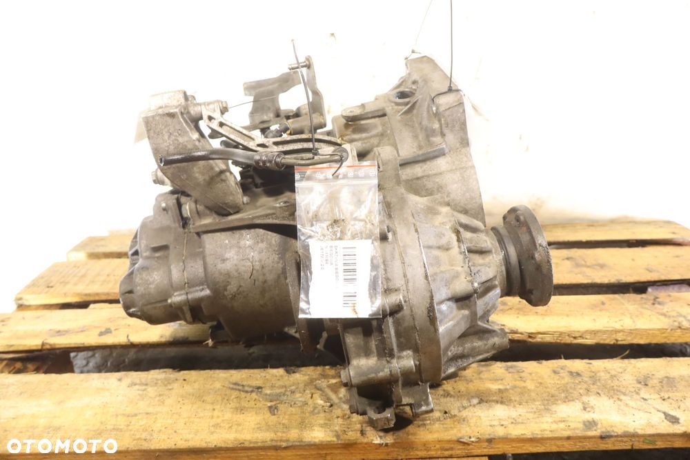 SKRZYNIA BIEGÓW 6 BIEGOWA VOLKSWAGEN JETTA V 2.0 GXV - 4