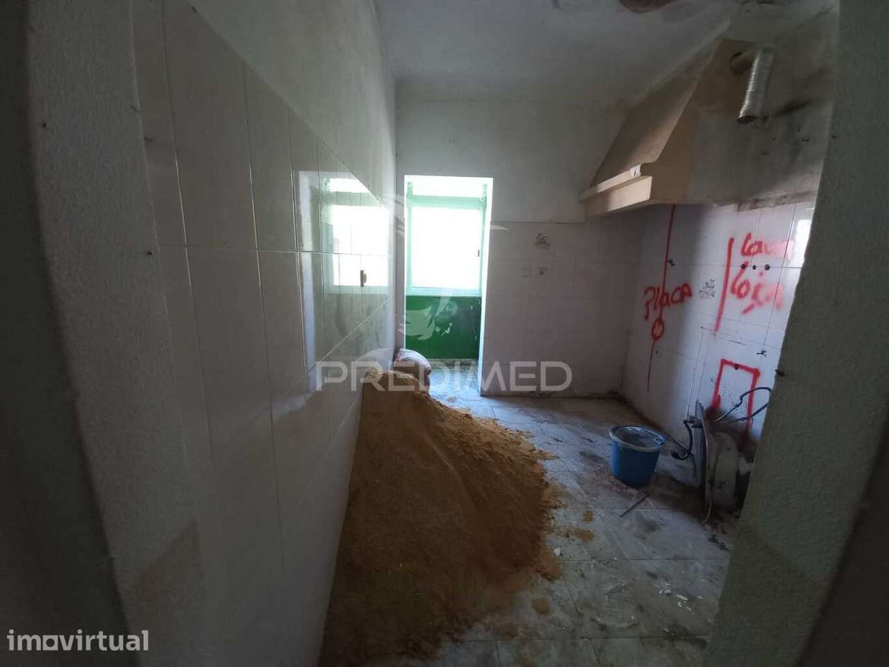 Apartamento T1 em Remodelação – Baixa da Banheira - Grande imagem: 4/7