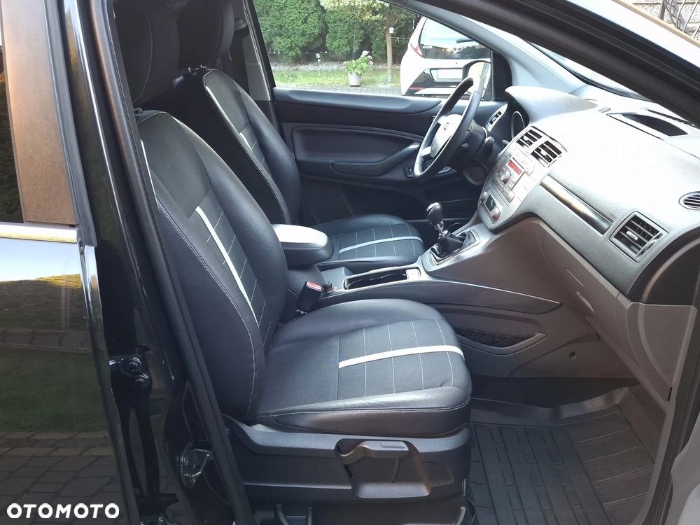 Ford Kuga 2.0 TDCi 2x4 Titanium - 8