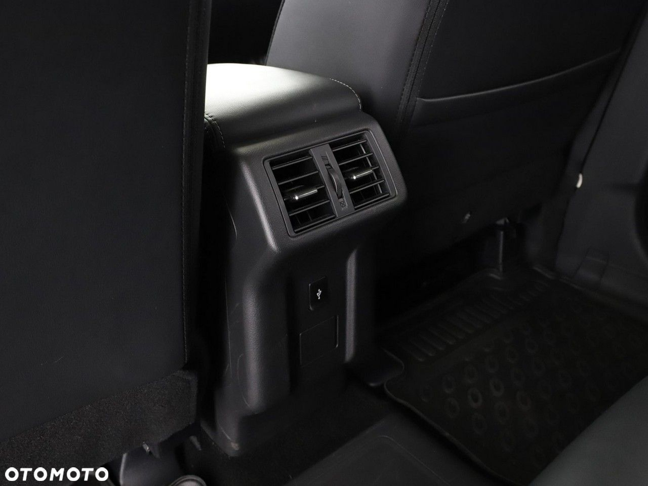 Mitsubishi Outlander 2.4 4WD Plug-In Hybrid - 38