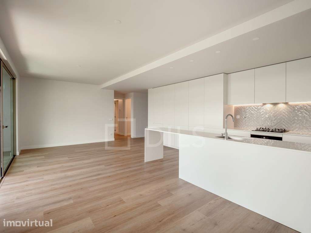 Apartamento T3 com vista rio e estacionamento em Miraflores - Grande imagem: 4/29