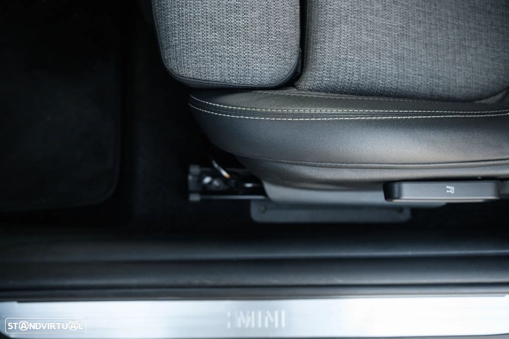 MINI 3 Portas Cooper D - 16