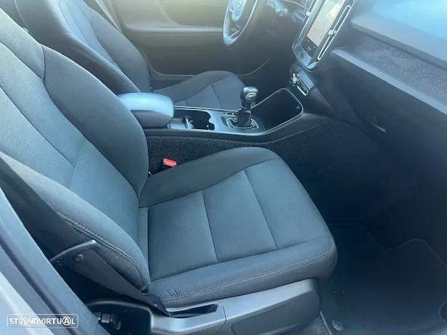 Volvo XC 40 1.5 T3 Momentum Tech Edition - 22