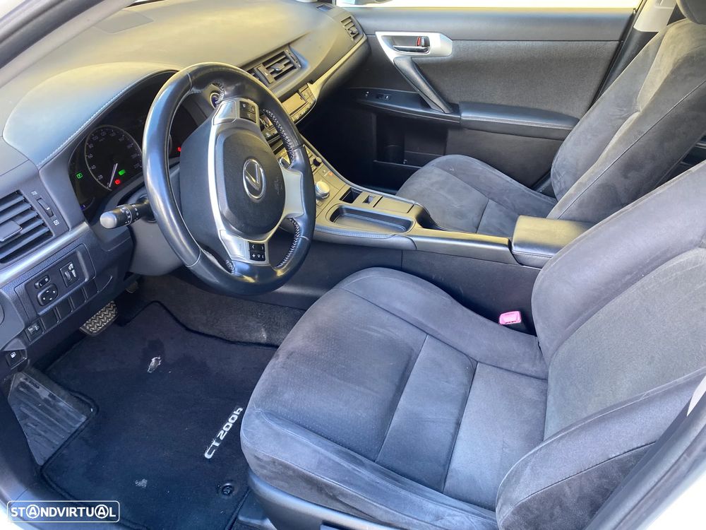 Lexus CT 200h - 9