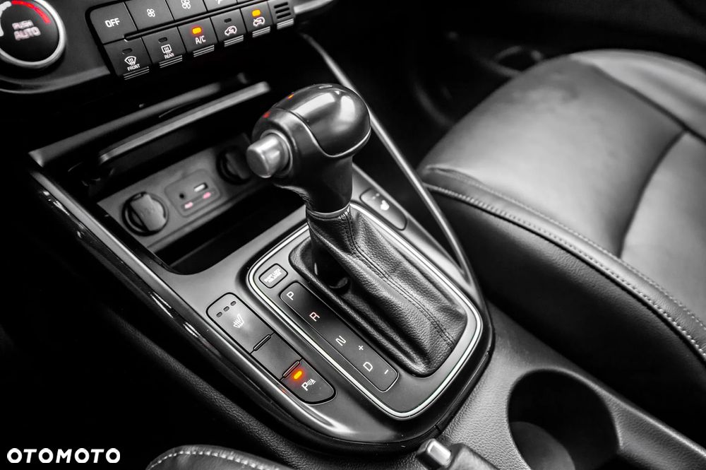 Kia Carens 1.7 CRDi Business Line 7os 7DCT - 38