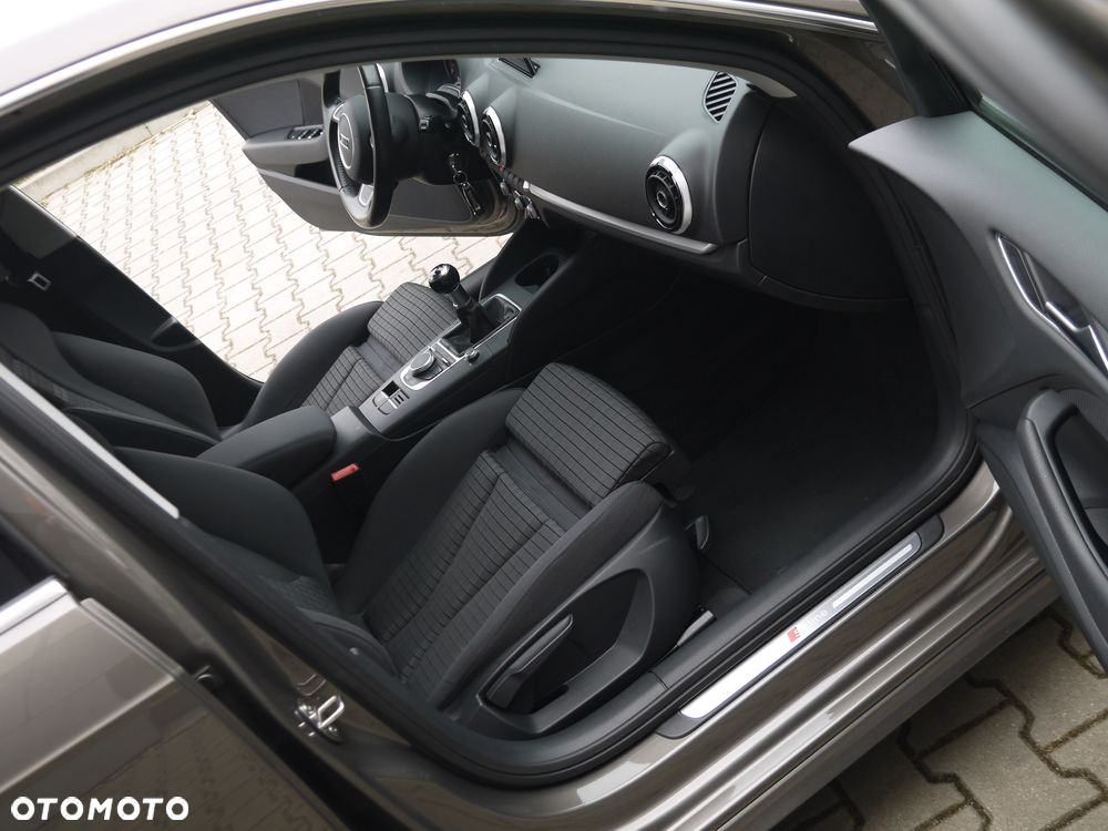 Audi A3 Sportback 2.0 TDI (clean diesel) S line Sportpaket - 16