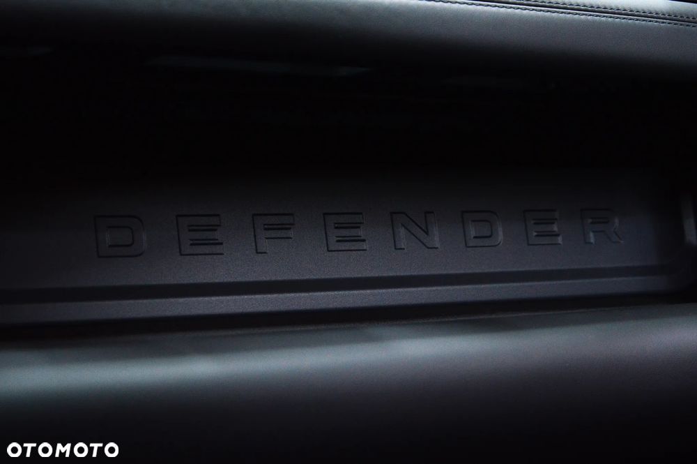 Land Rover Defender 110 D300 X-Dynamic HSE - 23