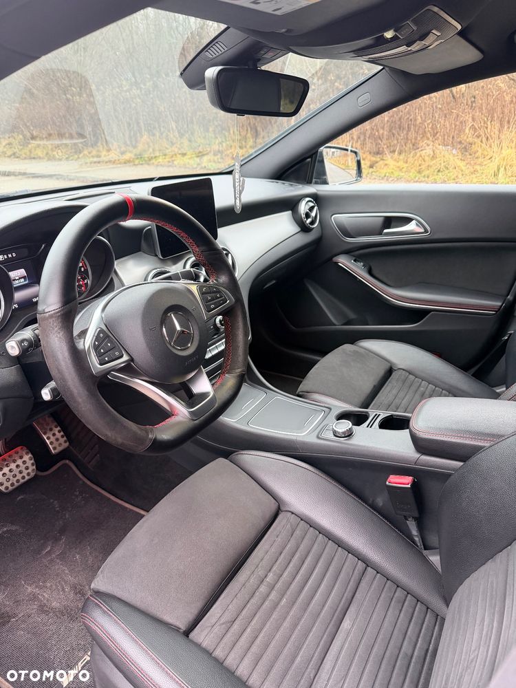 Mercedes-Benz CLA 220 4-Matic - 10