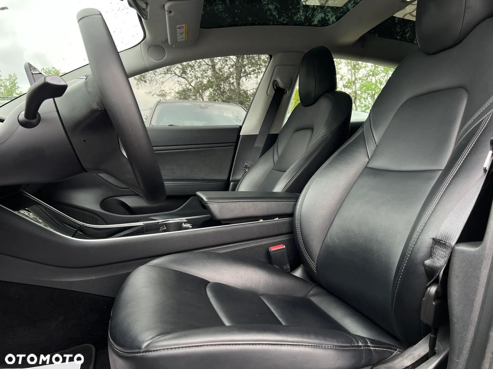 Tesla Model 3 - 12