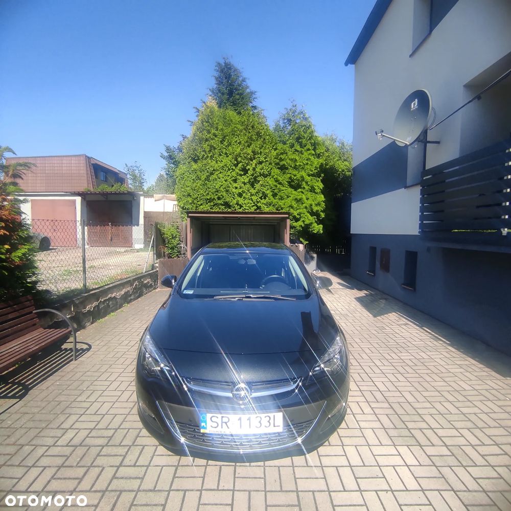 Opel Astra 1.4 T Executive - 11