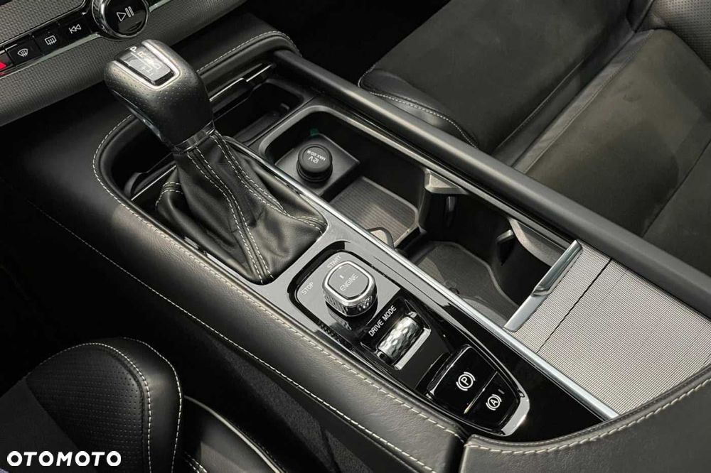 Volvo XC 90 D5 AWD R-Design 7os - 15