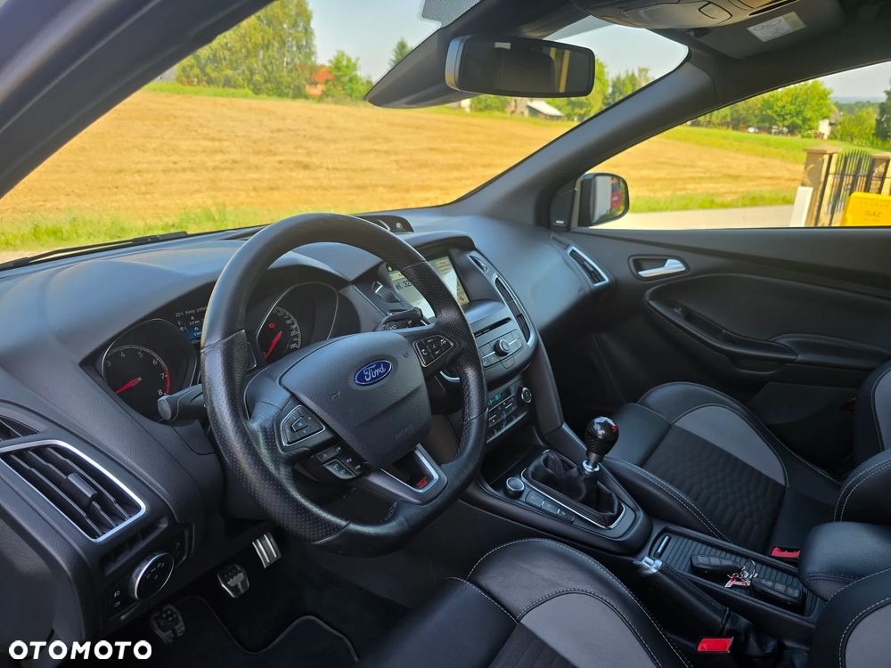 Ford Focus 2.0 EcoBoost ST mit Leder-Exclusiv-Paket - 17