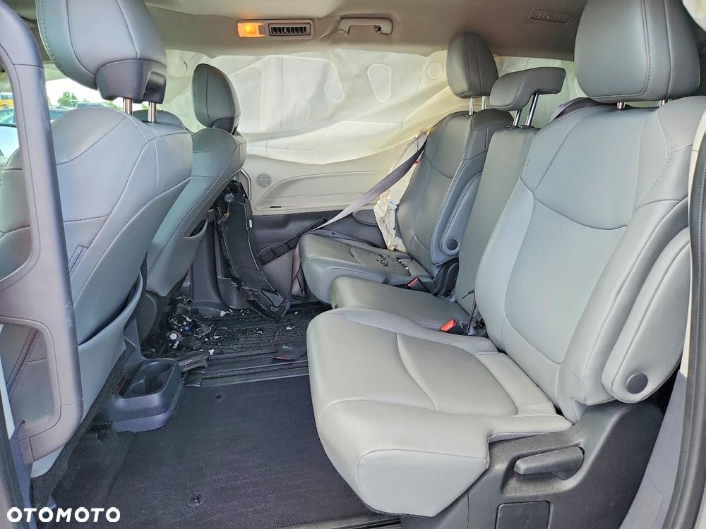 Toyota Sienna - 10