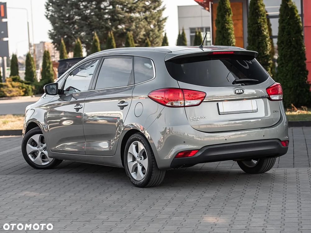 Kia Carens 1.7 CRDi M 7os - 9