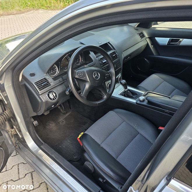 Mercedes-Benz Klasa C 220 CDI DPF Avantgarde - 8