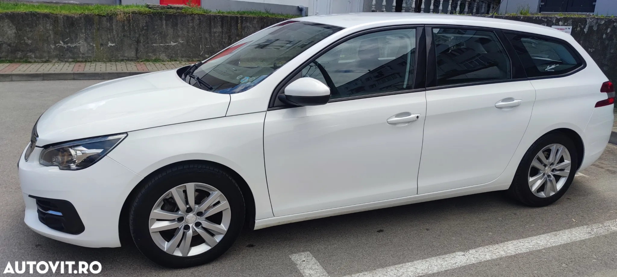 Peugeot 308 1.2 L PureTech Turbo S&S Access - 14