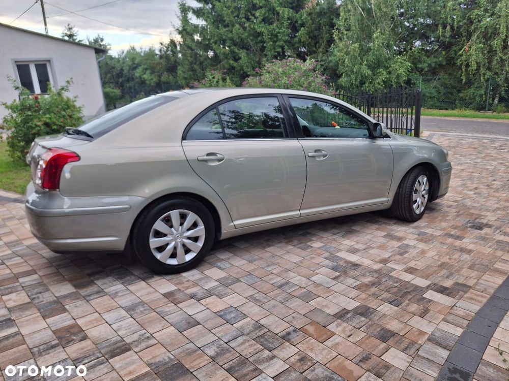 Toyota Avensis 1.8 VVT-i Executive - 4