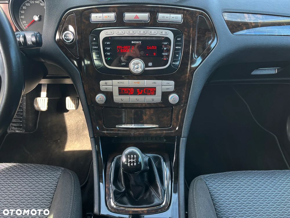 Ford Mondeo 2.0 Ghia - 22