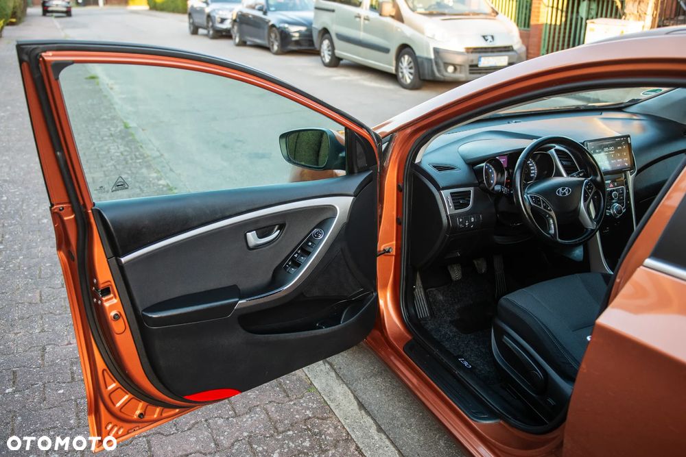 Hyundai i30 1.6 GDI Premium - 17