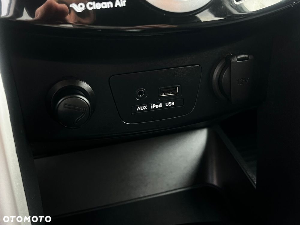 Hyundai i30 1.6 CRDi Fifa World Cup Edition - 28