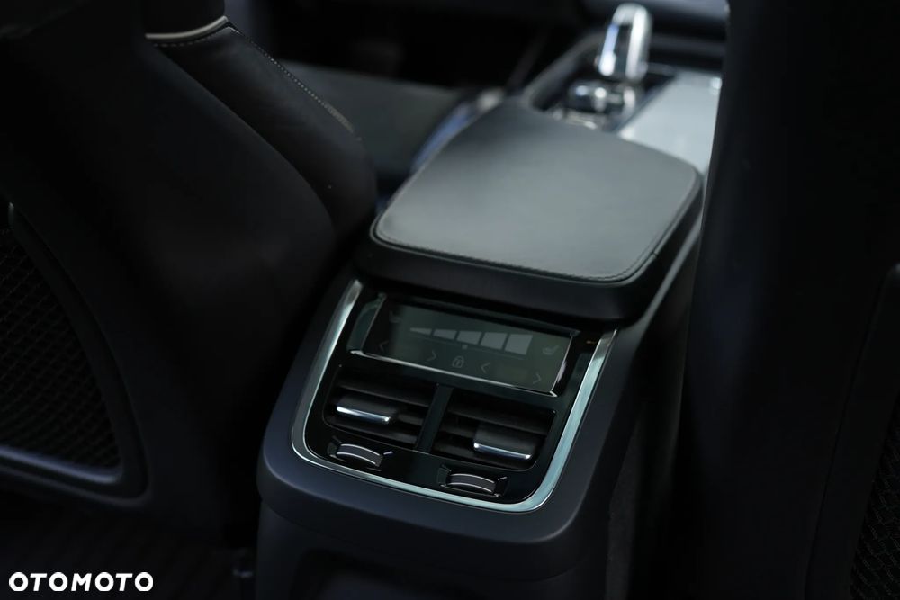 Volvo XC 90 T8 AWD Plug-In Hybrid Momentum 7os - 29