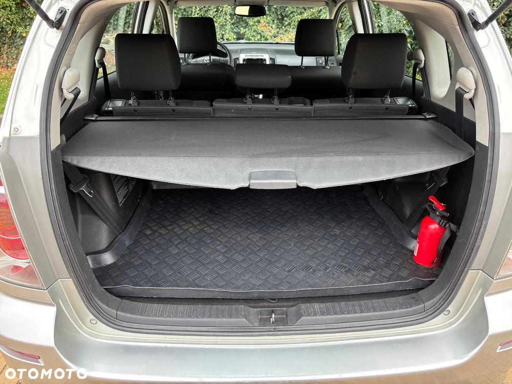 Toyota Corolla Verso - 21