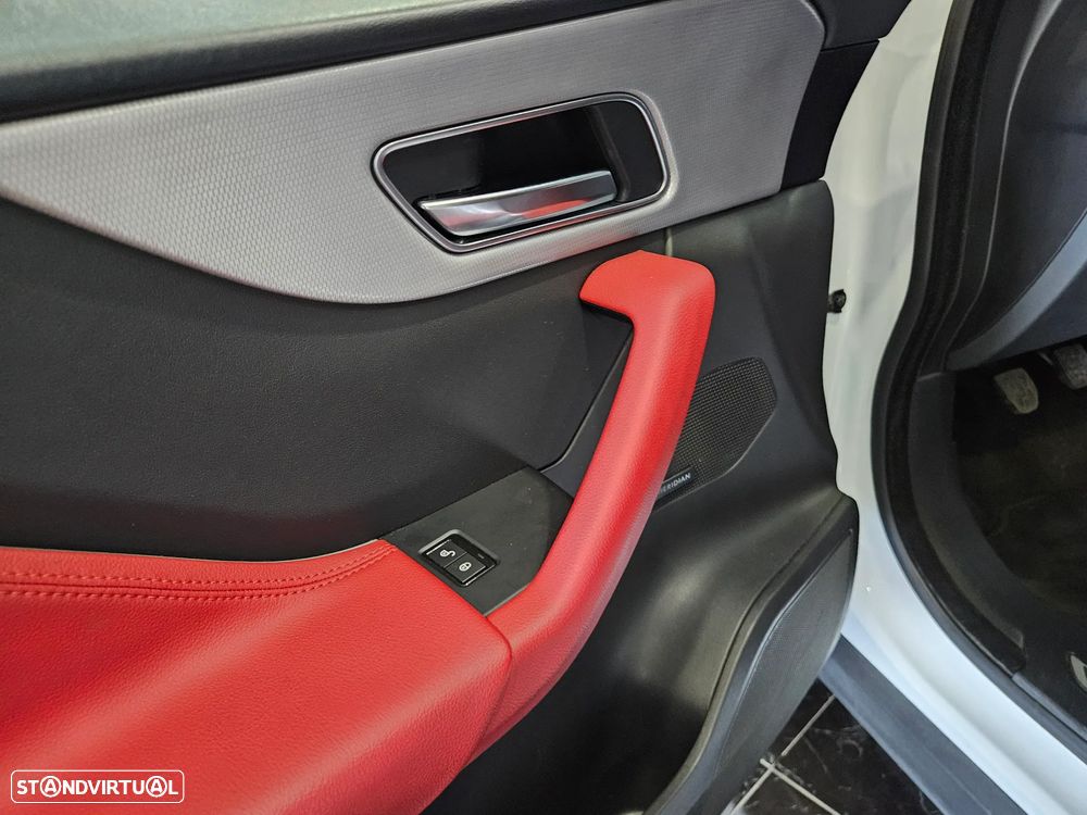 Jaguar F-Pace 2.0 i4D R-Sport - 12