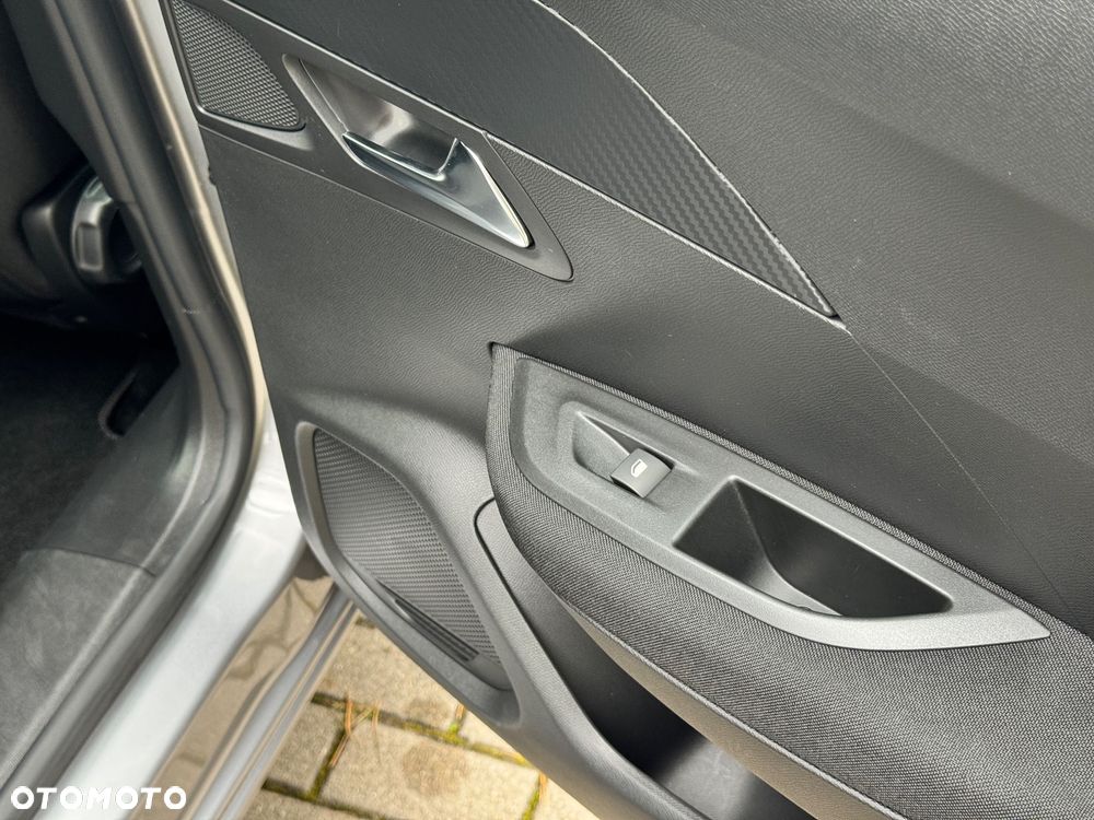 Peugeot 2008 PureTech 130 EAT8 Active Pack - 38
