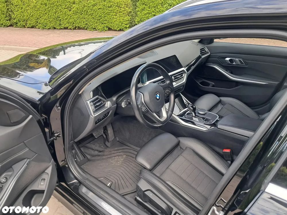 BMW Seria 3 320d Sport Line Shadow - 11