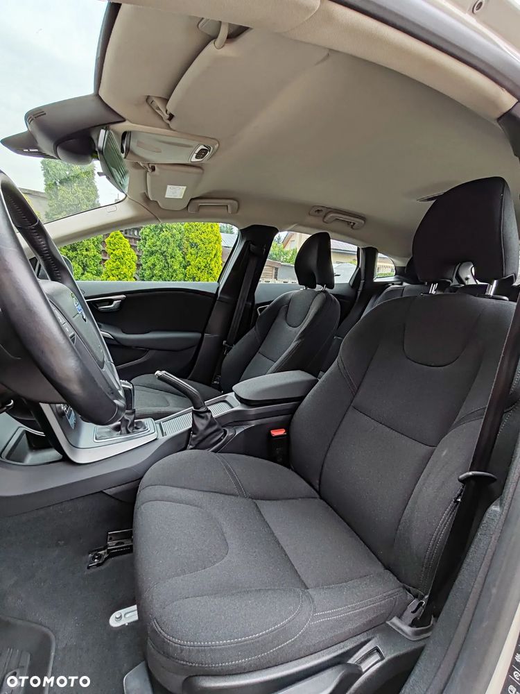 Volvo V40 T2 Kinetic - 23