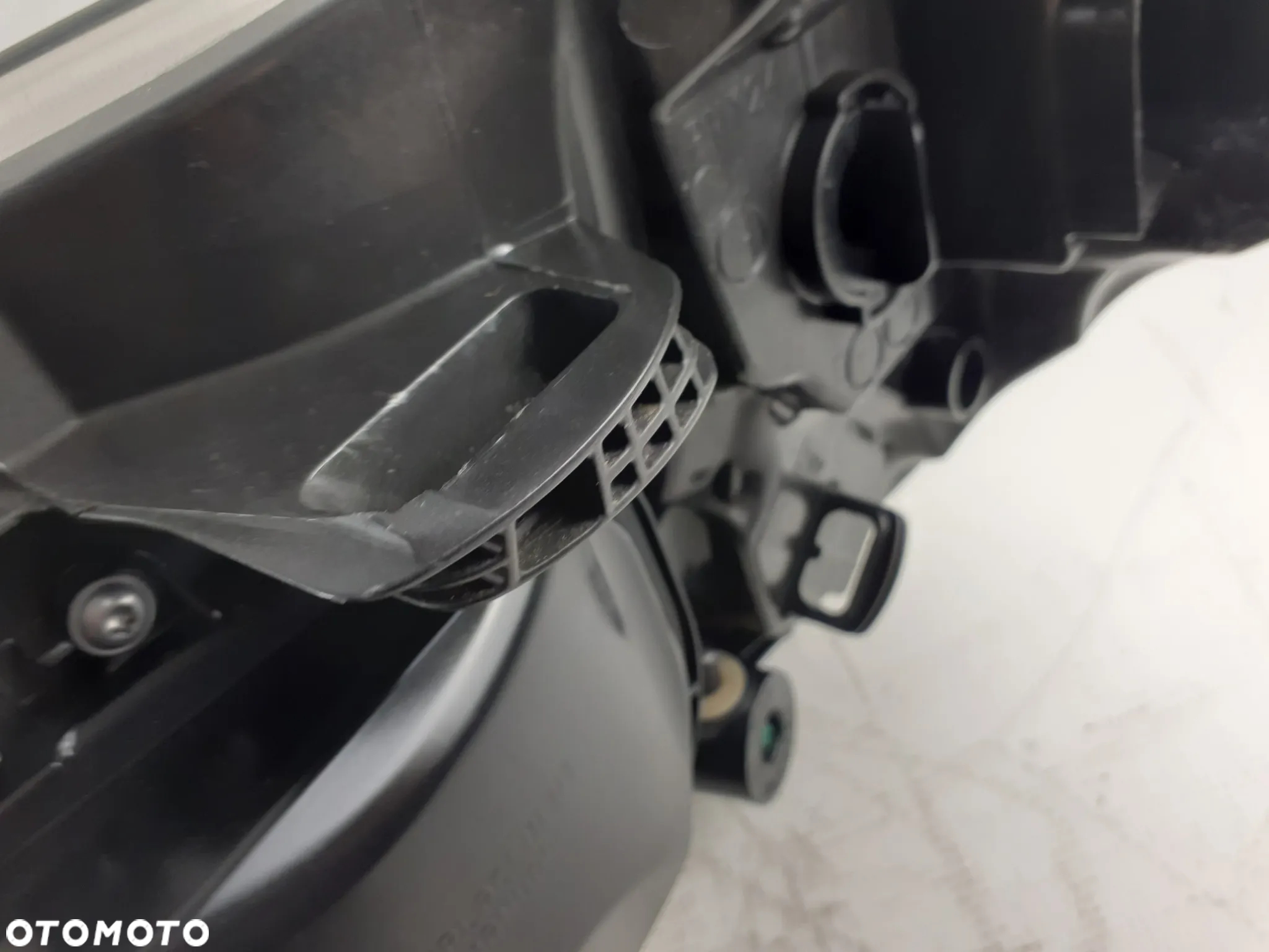 Lampa Volvo prawa XC60 xenon 13-17r - 7
