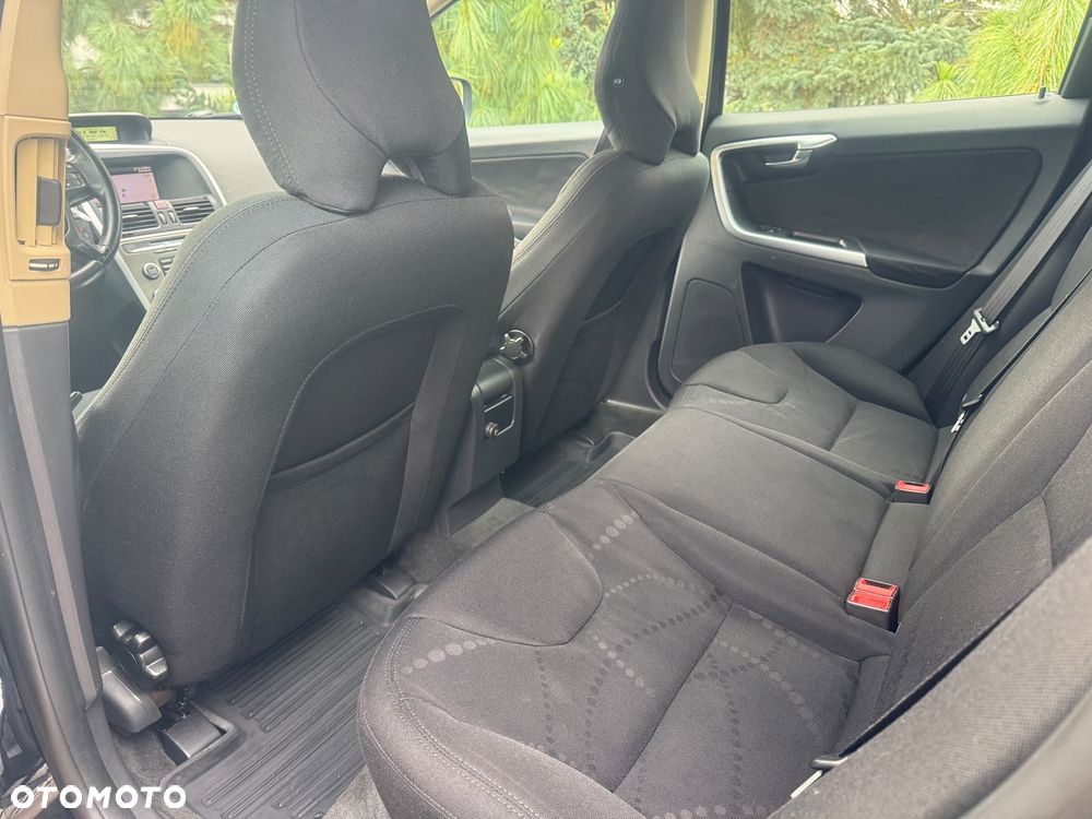 Volvo XC 60 2.4D Momentum - 16