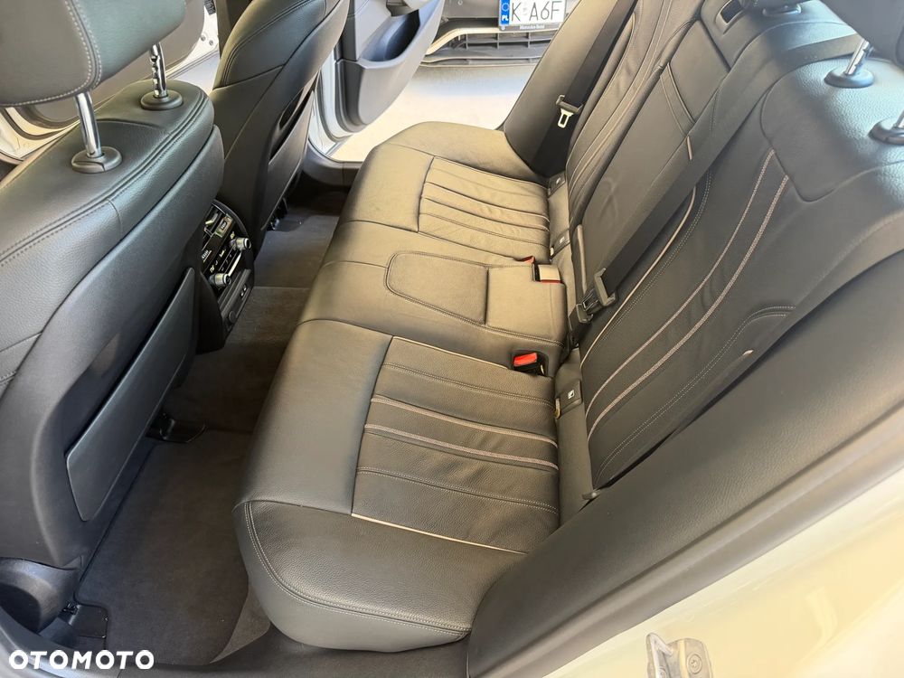 BMW Seria 5 520i Sport Line - 9