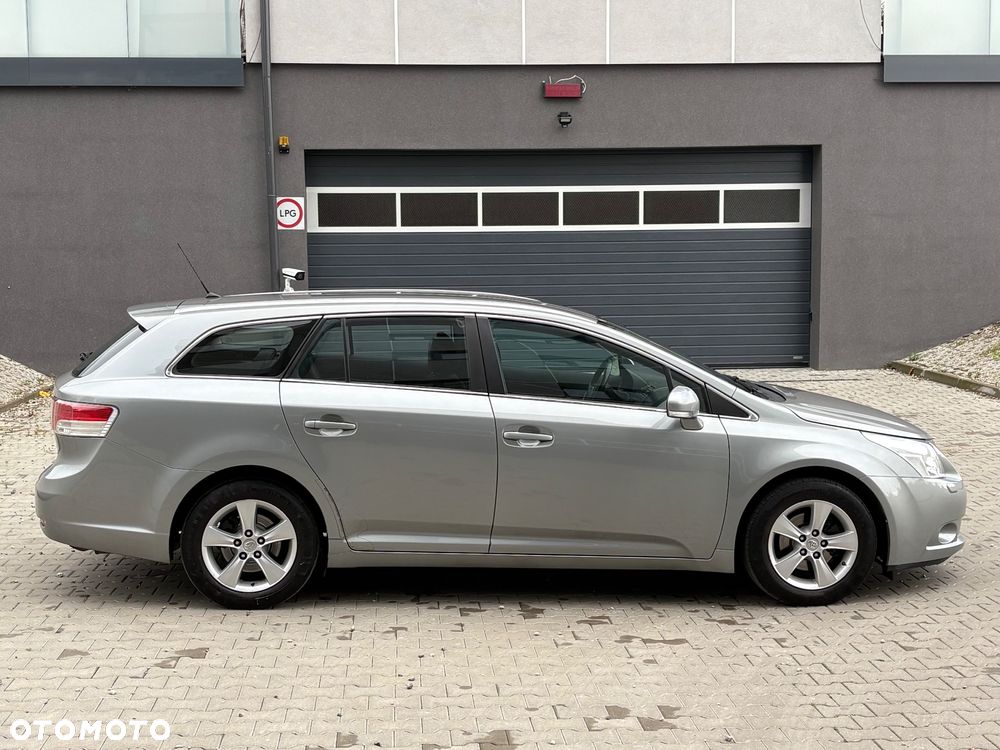 Toyota Avensis 1.8 Sol NAVI - 6