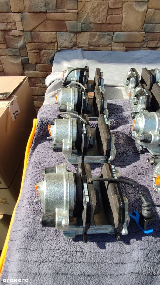 Zacisk Hamulcowy Prawy Oryg. Vw Audi 5Q0615106CD - 2