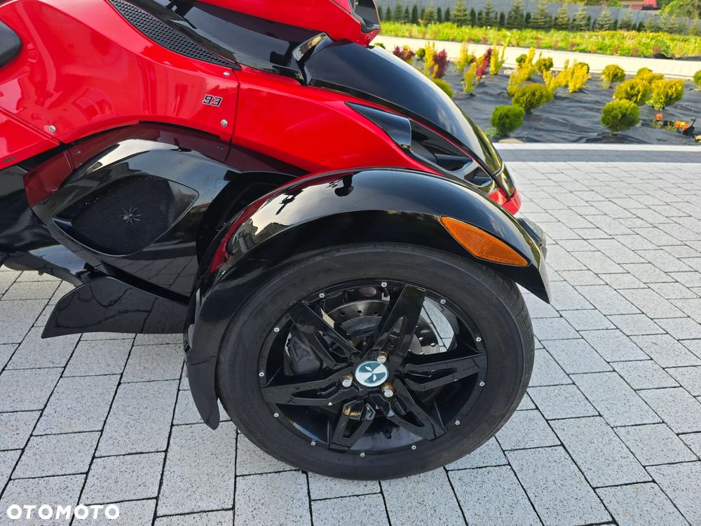 Can-Am Spyder - 12