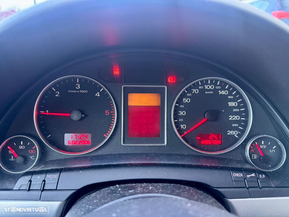 Audi A4 Avant 2.0 TDi S-line - 16