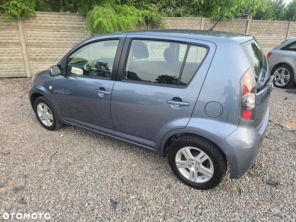 Daihatsu Sirion - 9