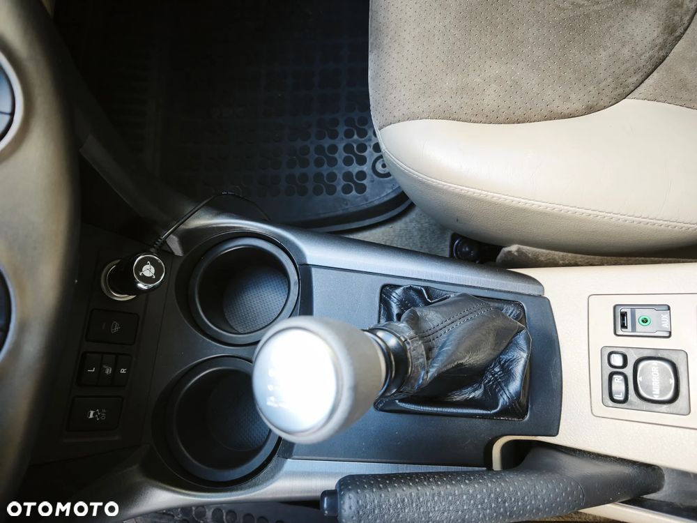 Toyota RAV4 2.2 D-4D Prestige - 21