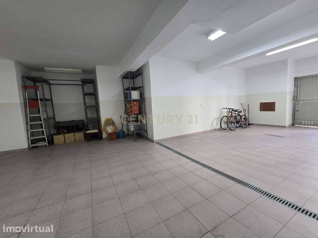 Garagem com 90m2 no centro de Almada - Grande imagem: 5/12