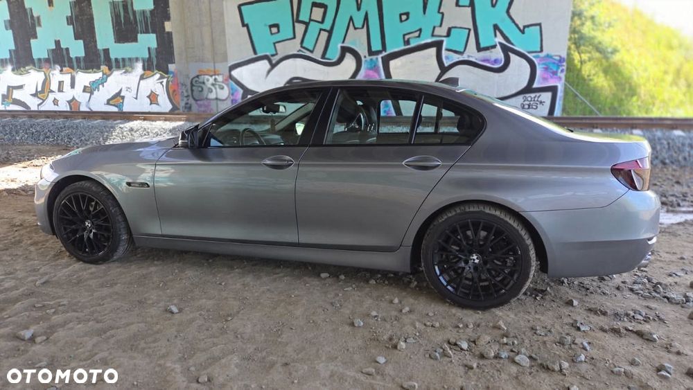 BMW Seria 5 520d xDrive - 5