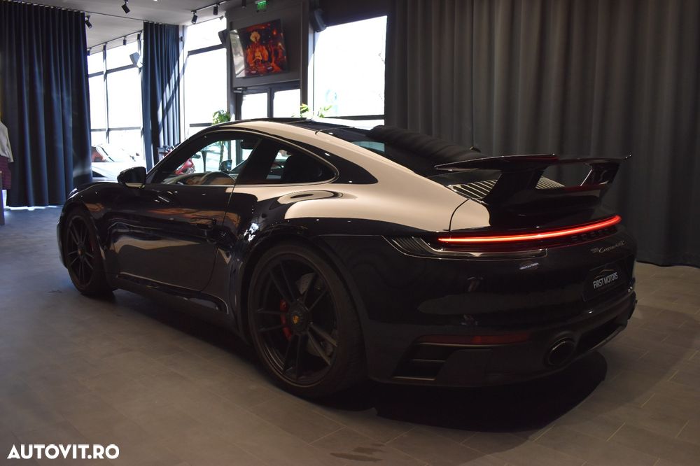 Porsche 911 Carrera 4 GTS PDK - 4