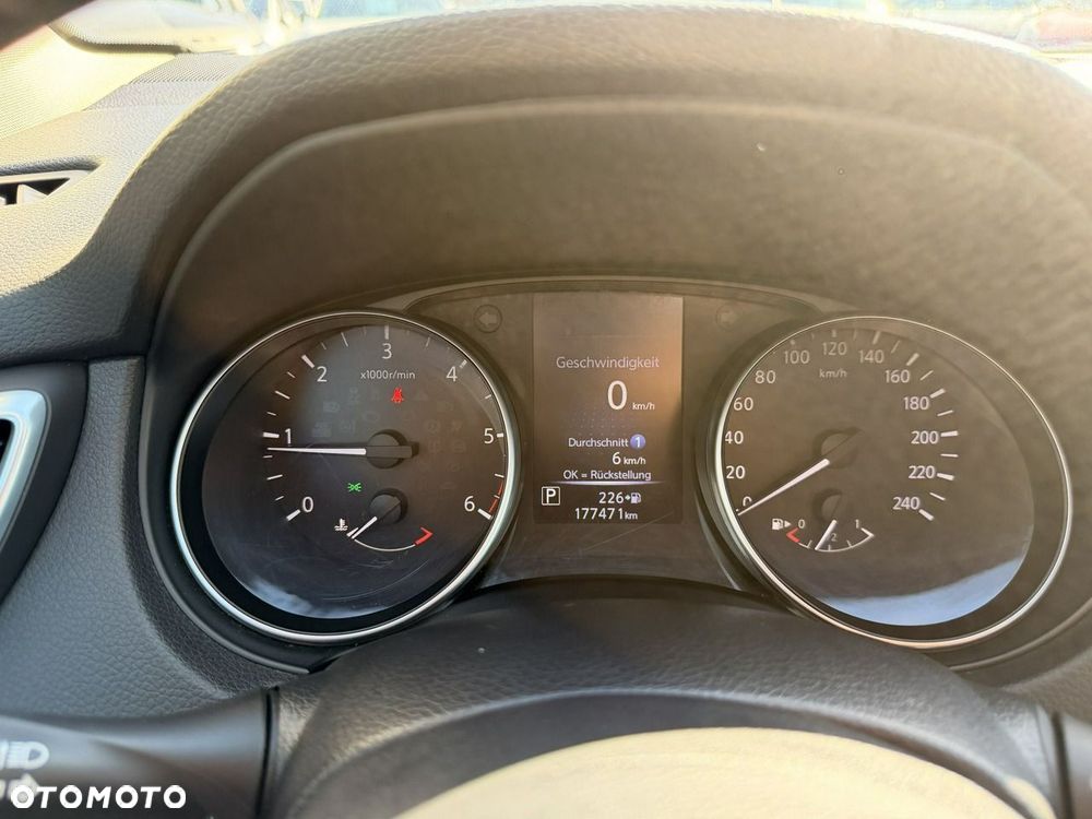 Nissan Qashqai 1.6 DCi Xtronic TEKNA - 24