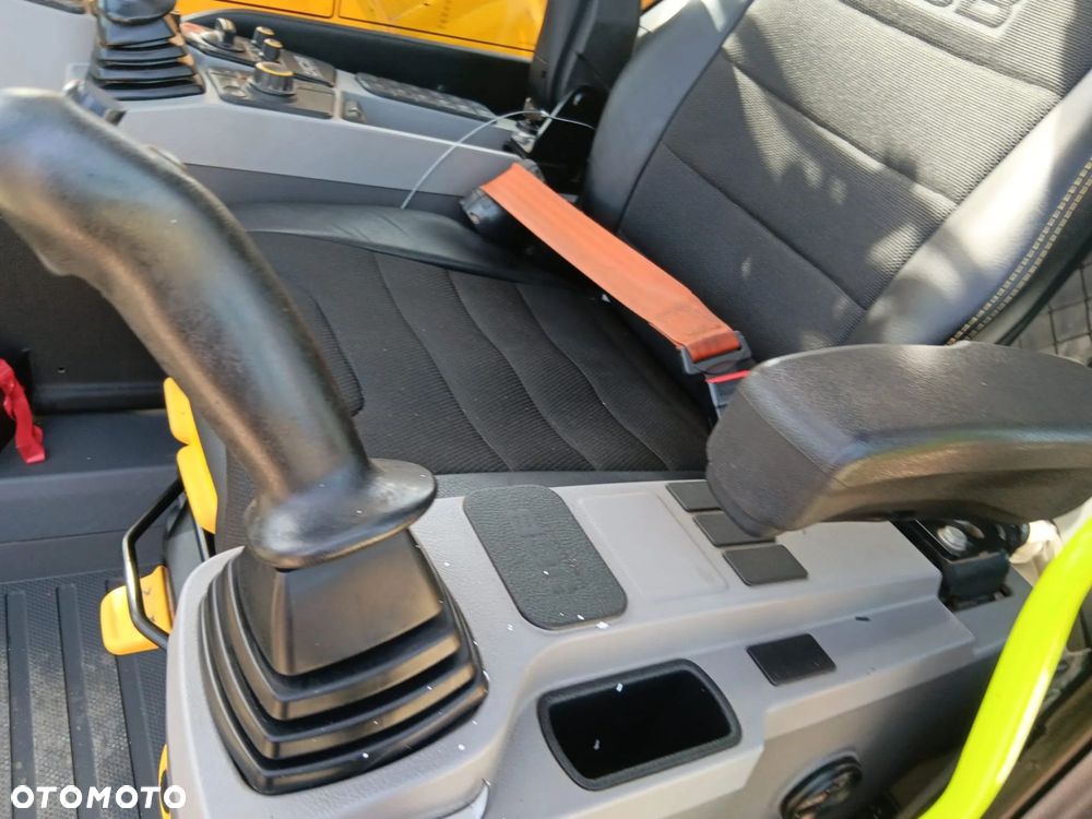 JCB 245X - 13