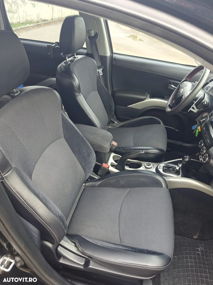 Mitsubishi Outlander - 13