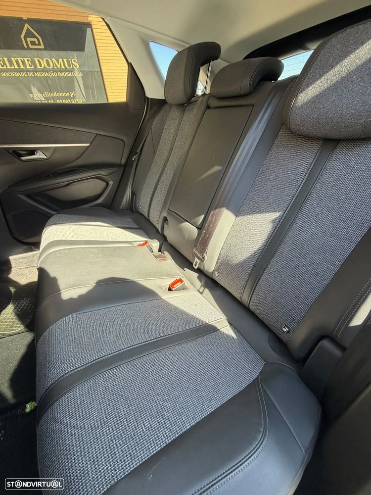 Peugeot 3008 1.5 BlueHDi Allure EAT8 - 8