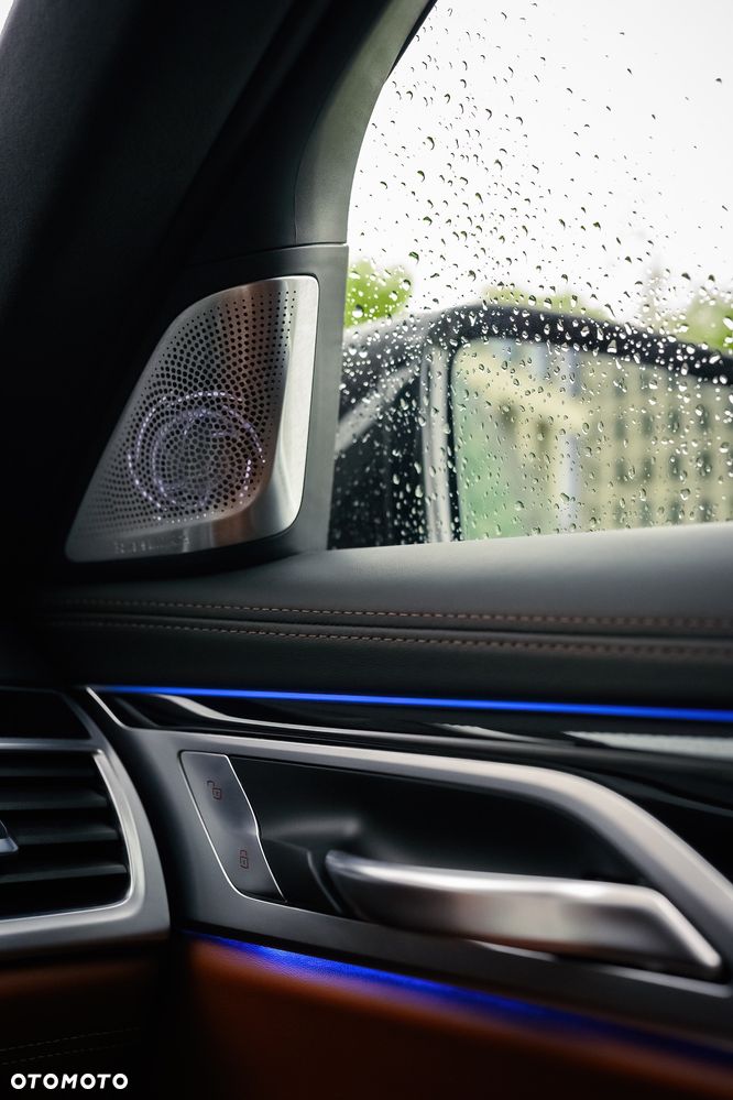 BMW Seria 7 750i - 17