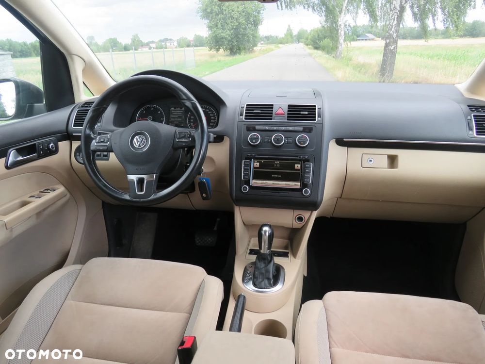 Volkswagen Touran 2.0 TDI DPF BlueMotion Technology DSG Comfortline - 10