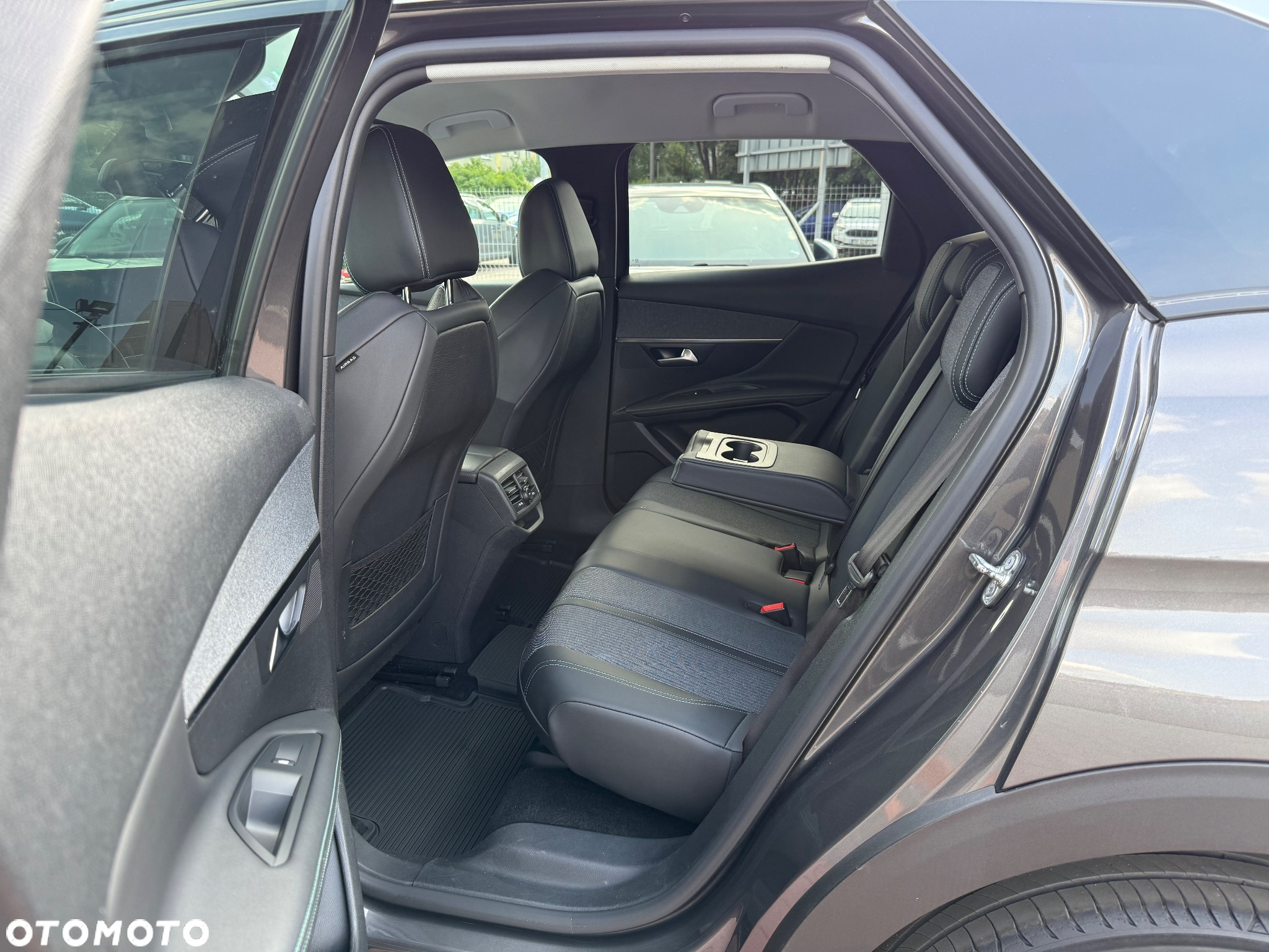 Peugeot 3008 1.5 BlueHDi Allure Pack S&S EAT8 - 24