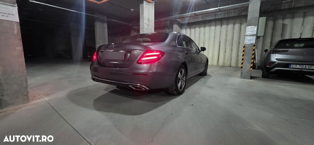 Mercedes-Benz E 220 d 4MATIC Aut. - 37